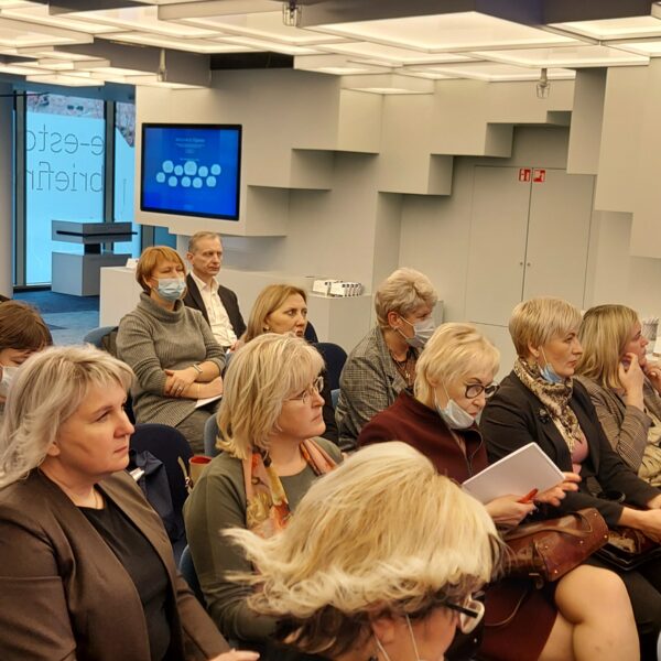 Valgevene delegatsioon kuulamas e-eesti esitlust.