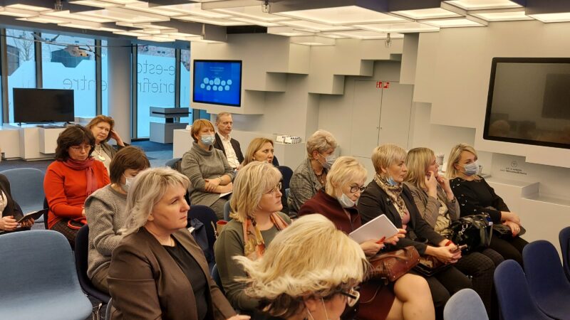 Valgevene delegatsioon kuulamas e-eesti esitlust.